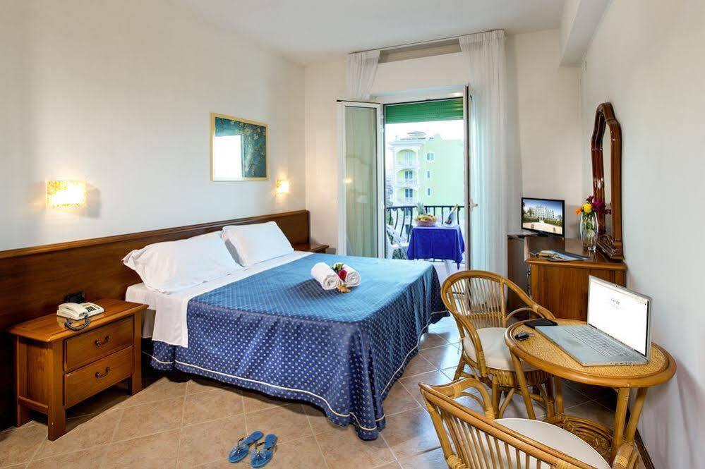 Grand Hotel Excelsior San Benedetto del Tronto Esterno foto